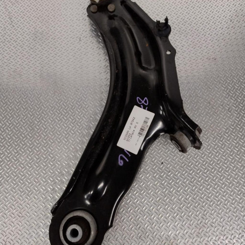 Triangle inf avg Nissan NV250 Camionnette Dci 95 (2019)
