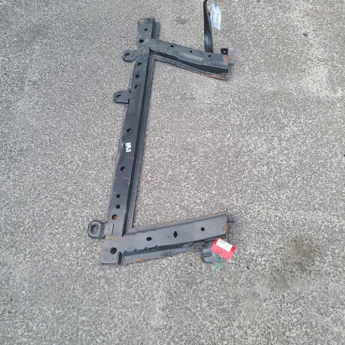 Traverse inférieure armature avant Renault CLIO IV Grandtour 1.5 dci 90 (2012) 5 portes