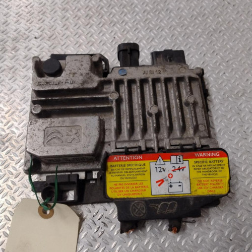 Calculateur moteur Peugeot 208 I 1.2 vti 82 (2012)