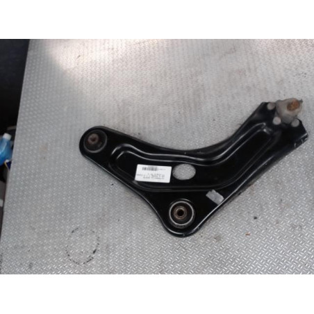Triangle inf avg Citroën C3 III 1.2 thp 110 (2016)