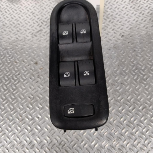 Commande lève-glace porte avant gauche Renault MEGANE II Coupé-Cabriolet 2.0 dci (2005-2009)