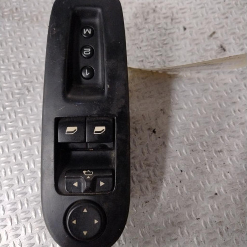 Commande lève-glace porte avant gauche Peugeot 407 Coupé 2.0 hdi (2005)