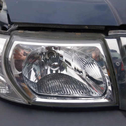 Phare droit Nissan PATROL GR V Wagon 3.0 dti (2000)