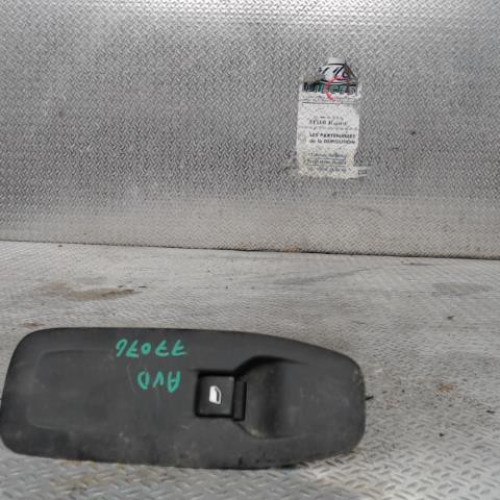 Commande lève-glace porte avant droite Peugeot 208 I 1.2 thp 110 (2013)