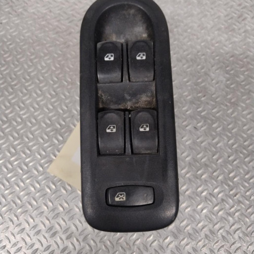Commande lève-glace porte avant gauche Renault CLIO III Grandtour 1.5 dci (2010-2012) 5 portes