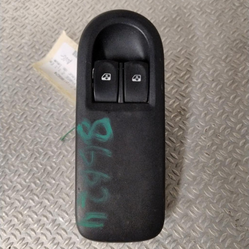 Commande lève-glace porte avant gauche Renault CLIO III 1.2 16v (2007-2014)