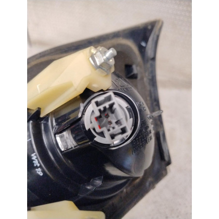 Feu arrière interieur gauche Mazda 3 1.6 di turbo (2004-2009)