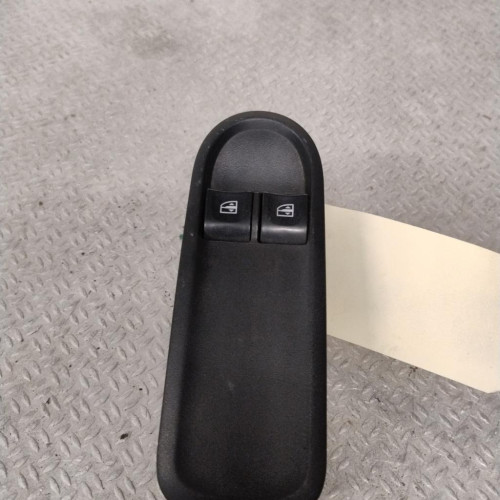 Commande lève-glace porte avant gauche Dacia DUSTER 1.5 dci (2010-2018)