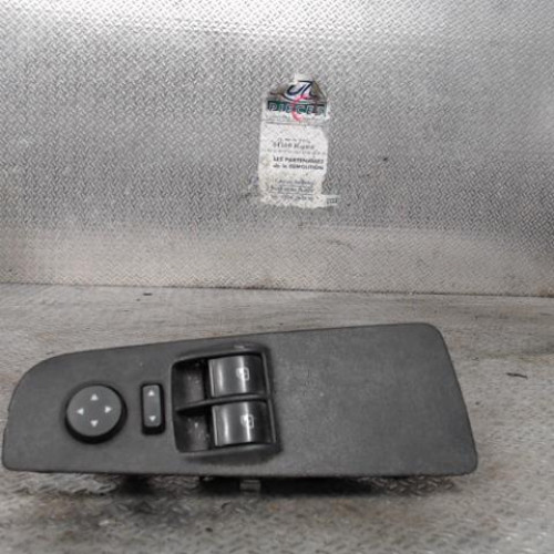 Commande lève-glace porte avant gauche Fiat GRANDE PUNTO 1.3 d multijet (2008)