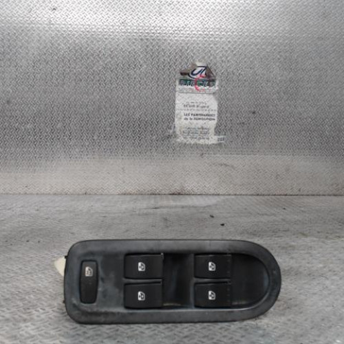 Commande lève-glace porte avant gauche Renault MEGANE II 1.5 dci (2003-2008)