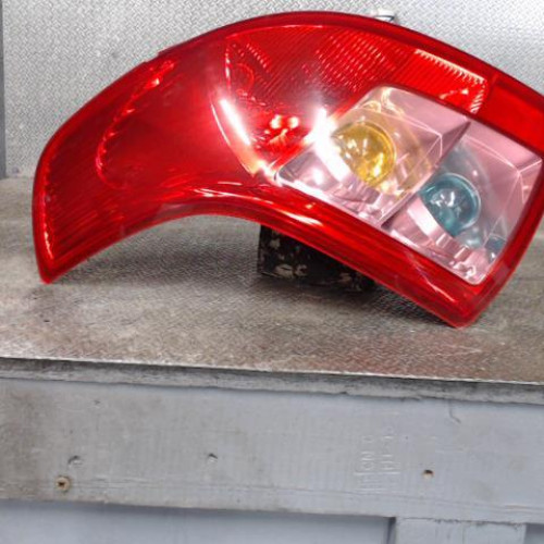 Feu arrière gauche Suzuki SWIFT III 1.3 ddis (2005)