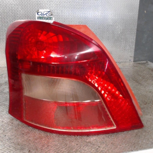 Feu arrière gauche Toyota YARIS 1.4 d-4d (2005-2012)