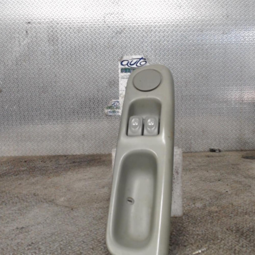 Commande lève-glace porte avant gauche Renault TWINGO I Société 1.2 (1996-2004)