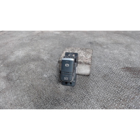 Interrupteur commande de frein a main Nissan QASHQAI II SUV 1.5 dci (2013)