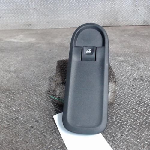 Commande lève-glace porte avant droite Dacia DUSTER 1.5 dci (2010-2018)
