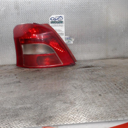 Feu arrière gauche Toyota YARIS 1.4 d-4d (2005-2012)