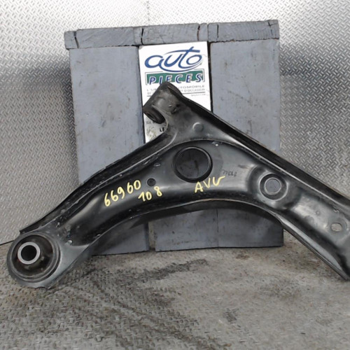 Triangle inf avg Peugeot 108 1.0 vti (2014)