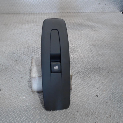 Commande lève-glace porte avant droite Renault KADJAR 1.3 tce 140 (2018)