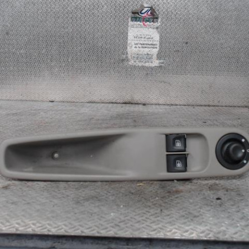 Commande lève-glace porte avant gauche Renault ZOE Zoe (2012) 5 portes