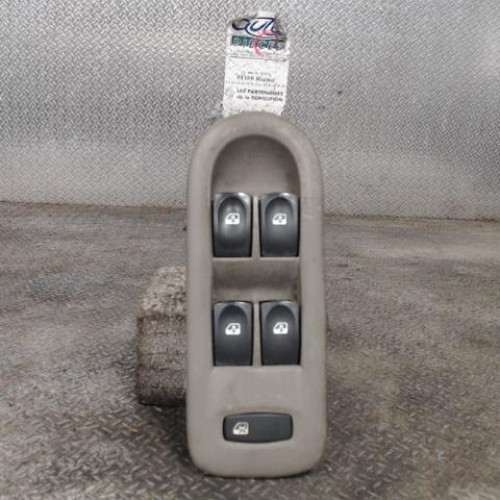 Commande lève-glace porte avant gauche Renault CLIO III 1.6 16v (2005-2007)