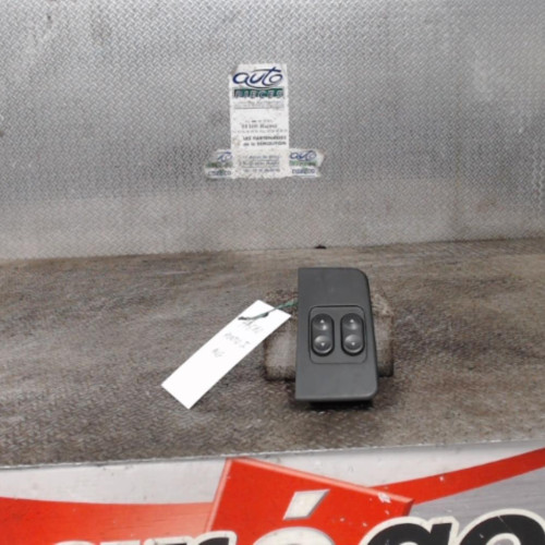 Commande lève-glace porte avant gauche Fiat PUNTO 75 1.2 (1993-1999)