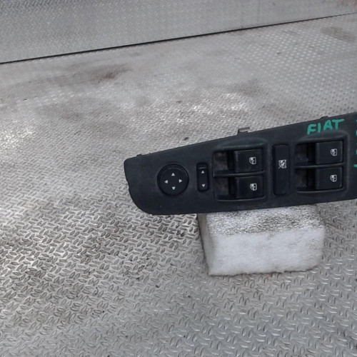 Commande lève-glace porte avant gauche Fiat BRAVO II 1.6 d multijet (2007-2014) 5 portes