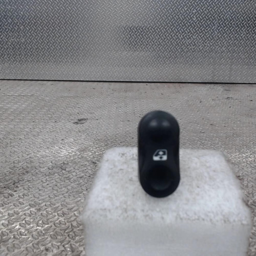 Commande lève-glace porte avant gauche Dacia LOGAN MCV 1.5 dci (2010-2013)