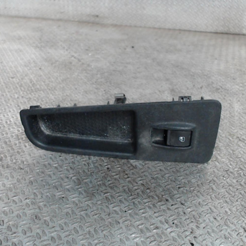Commande lève-glace porte avant droite Fiat GRANDE PUNTO 1.3 d multijet (2008)