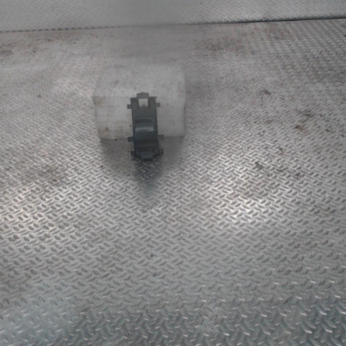 Commande lève-glace porte avant droite Toyota YARIS 1.4 d-4d (2005-2012)