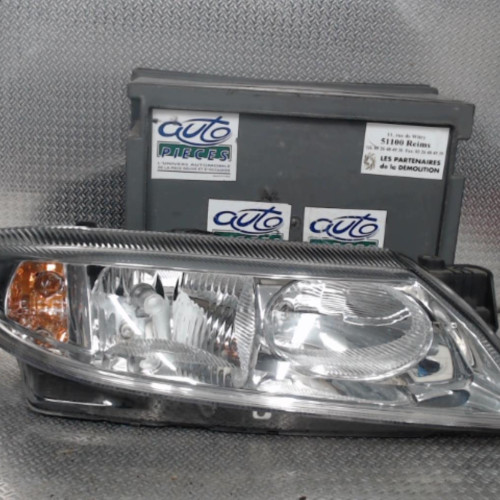 Phare droit Renault LAGUNA II 1.6 16v (2001-2005)