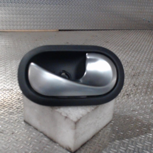 Poignee int porte avd Renault CLIO III 1.5 dci (2005-2014) 3 portes