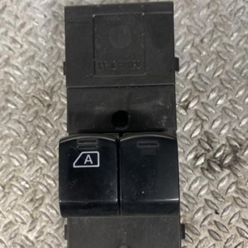 Commande lève-glace porte avant gauche Nissan MICRA III 1.2 16v (2003-2010)