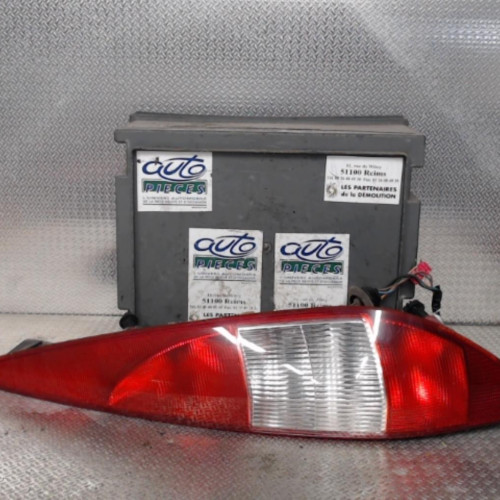 Feu arrière droit Ford MONDEO III Clipper 2.0 16v tddi - tdci (2000-2007)