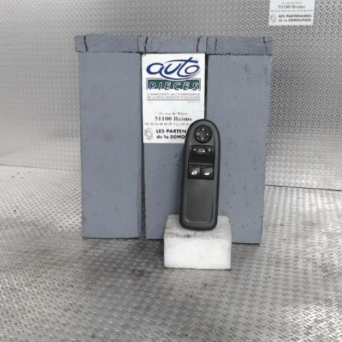 Commande lève-glace porte avant gauche Citroën C3 II 1.4 hdi 70 (2009) 5 portes