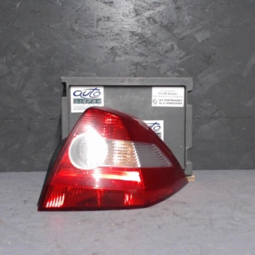 Feu arrière droit Renault MEGANE II A trois volumes 1.9 dci (2003)