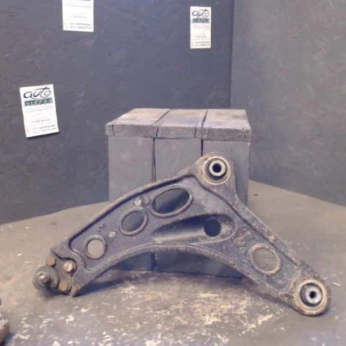 Triangle inf avg Renault TRAFIC II Camionnette 2.0 dci 90 (2006)