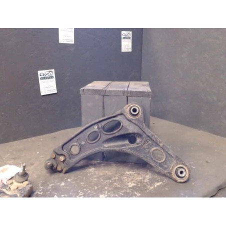 Triangle inf avg Renault TRAFIC II Camionnette 2.0 dci 90 (2006)