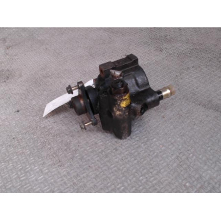 Pompe direction assistee Renault CLIO II 1.9 d (2000-2001) 5 portes