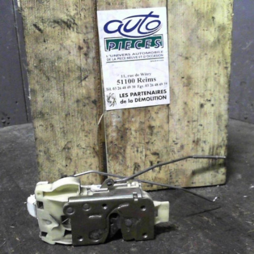 Serrure porte avg Ford FOCUS I A trois volumes 1.8 turbo di - tddi (1999-2004)