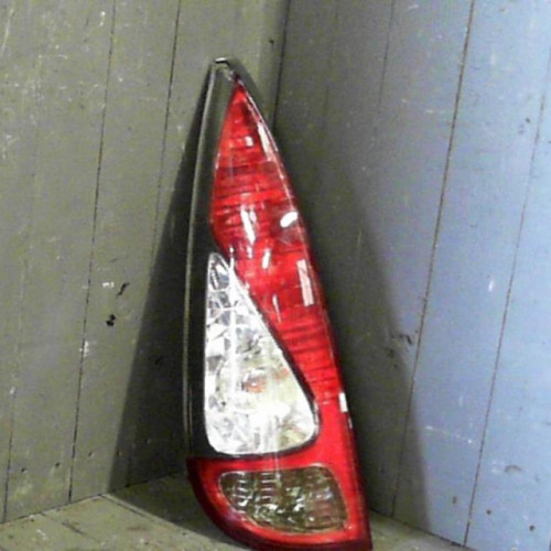 Feu arrière gauche Toyota YARIS VERSO 1.4 d-4d (2000-2005)
