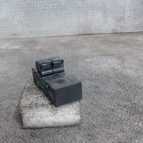 Commande lève-glace porte avant gauche Nissan MICRA III 1.2 16v (2003-2010)