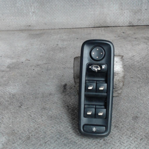 Commande lève-glace porte avant gauche Citroën BERLINGO Camionnette-Monospace 1.6 hdi - bluehdi 75 (2010) 4 portes