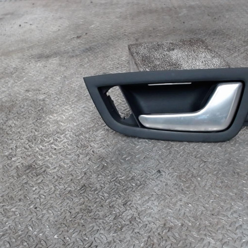 Poignee int porte avd Audi A8 D3 4.2 tdi quattro (2005-2005)
