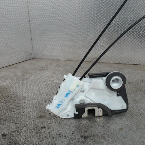 Serrure porte avd Toyota YARIS 1.5 (2017)