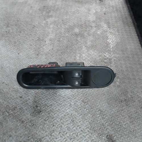 Commande lève-glace porte avant gauche Renault TWINGO III 1.0 sce 70 (2014) 5 portes