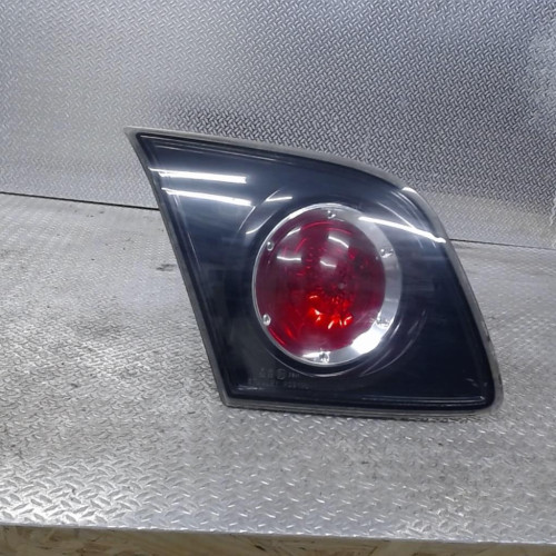 Feu arrière interieur gauche Mazda 3 A trois volumes 1.6 di turbo (2004-2009)