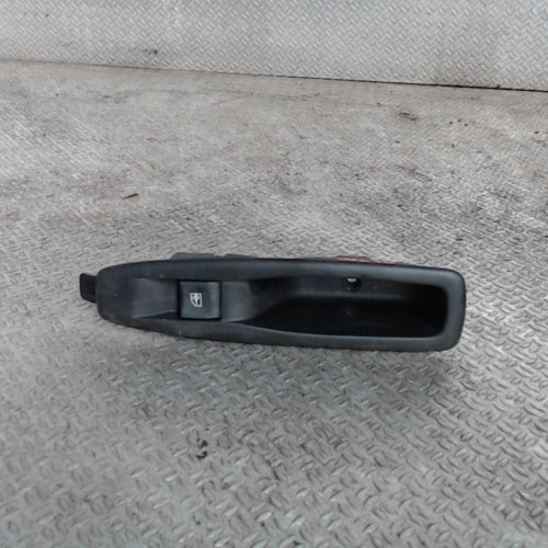 Commande leve-glace porte arrière gauche RENAULT CAPTUR 1  0