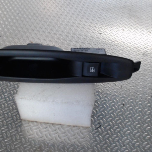 Commande leve-glace porte arrière droite RENAULT CAPTUR 1  0