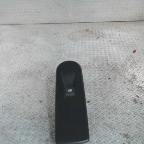 Commande lève-glace porte avant droite RENAULT CAPTUR 1  0