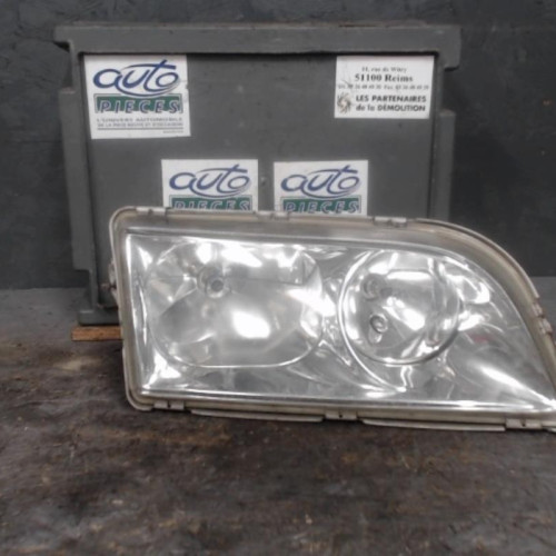 Phare droit Volvo V40 Break 1.9 t4 (1997-2000)